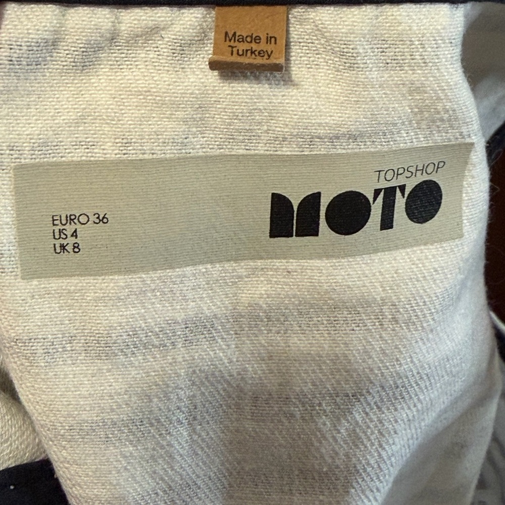 Top Shop Striped White Denim Button-Front Crop Top - Picture 2 of 4